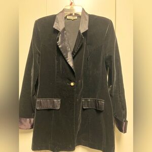 Vintage. Blazer. Smoke jacket style. Shoulder pads. Velvet. Satin cuffs, Collar